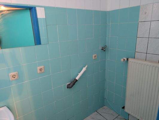 GÄSTE WC MIT FENSTER UND WAMA ANSCHLUß