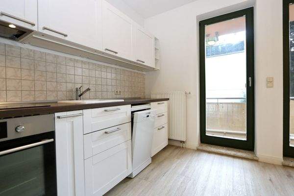 Von der Küche auf den Balkon