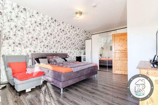 Schlafzimmer mit harmonischem Raumgefühl