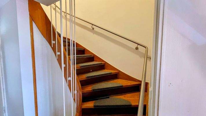 Treppe ins Obergeschoss