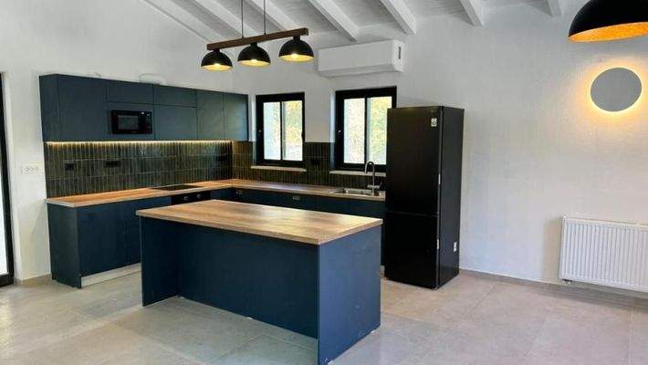 Kreta, Kournas: Malerisches Steinhaus mit bezauberndem See- und Meerblick zu verkaufen