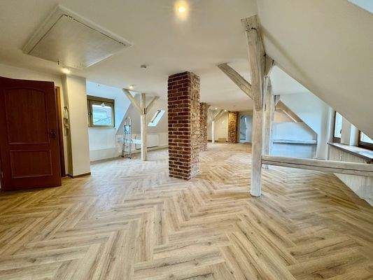 Helles Dachgeschosszimmer