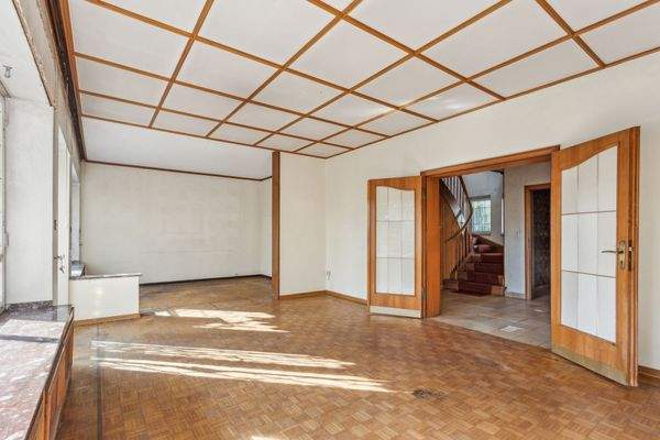 Wohnraum mit Durchgang zur  Eingangsdiele