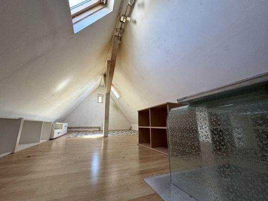 Viel Stauraum im Dachboden