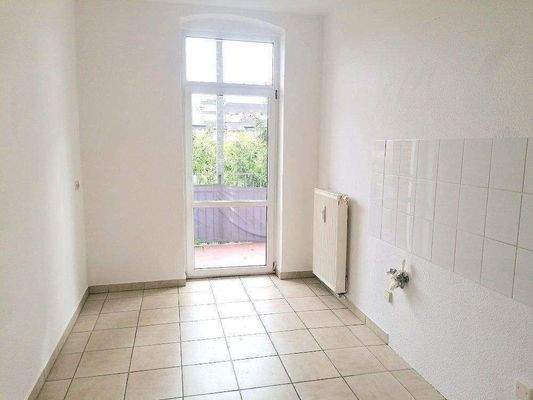 geflieste Küche mit Süd-Balkon