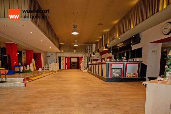 Eingangshalle:Austellung