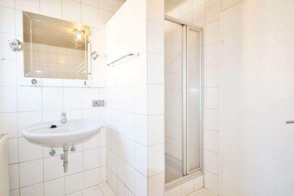 Badezimmer - Wohnung - Nr. 2 - Altbau  (OG)