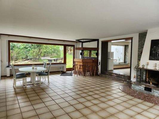 lichtdurchfluteter Salon