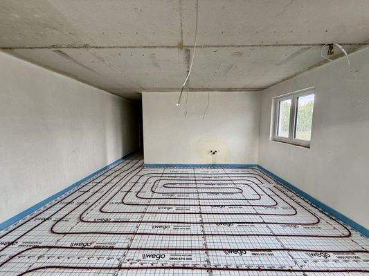 Wohn- und Esszimmer mit offener Küche