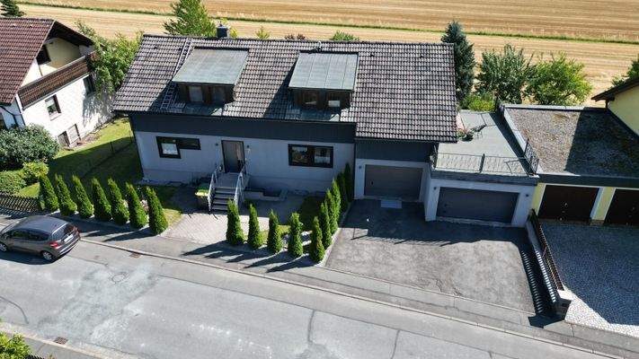 Wohnhaus mit Dacherkern  