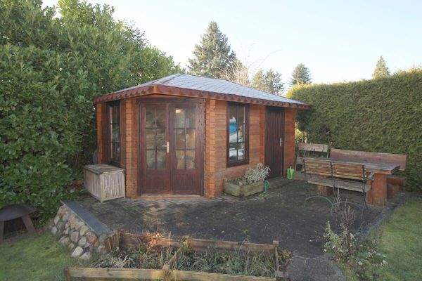 Partypavillon im Garten