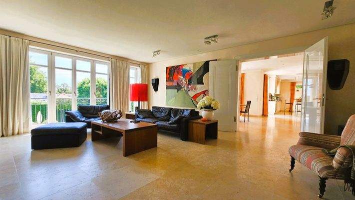 Lichtdurchfluteter Wohnbereich