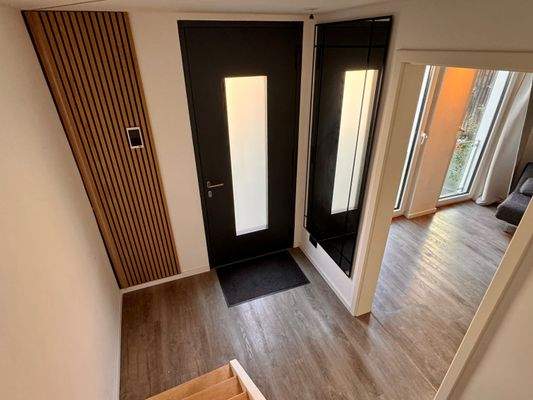 Eingangsbereich mit neuer Haustür