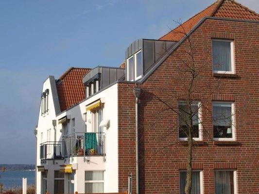 Blick von der Strassenseite