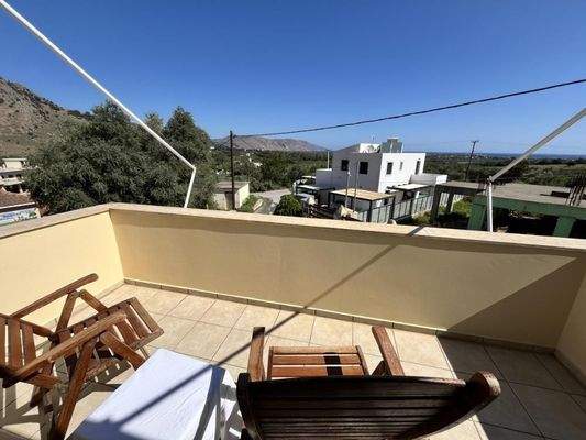 Kreta, Kournas: Schöne Villa mit drei Schlafzimmern, nur wenige Schritte vom Kournas-See entfernt