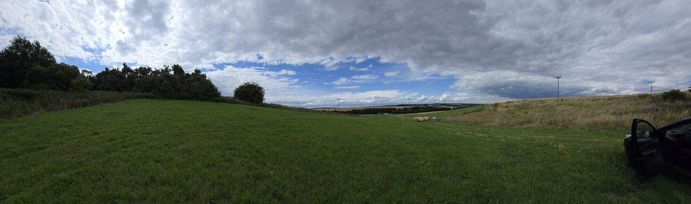 Panoramabild mit Agrargrundstück