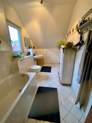 Badezimmer mit Badedwanne