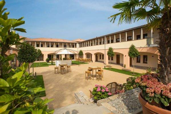 Golakademie Außenansicht.jpg