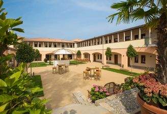 Golakademie Außenansicht.jpg