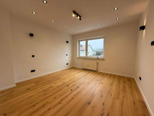 Schlafzimmer (4-Zi renoviert)