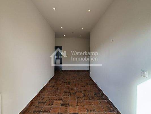 01 Eingang (I2): Ist großzügig 