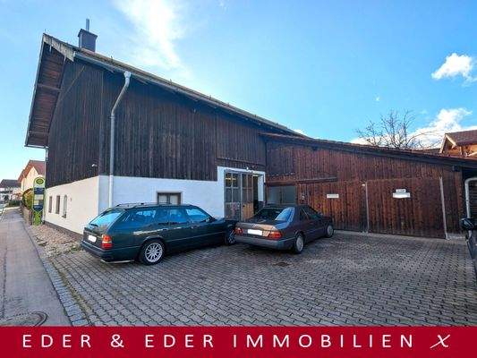 Gewerbe mit Garage und Stellplatz