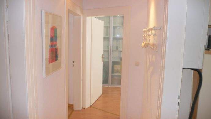 Büro links Blick zum Archivraum