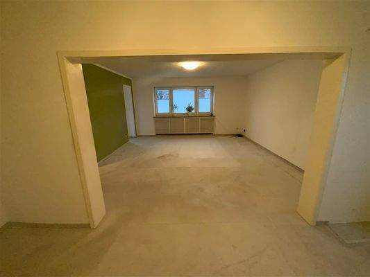 Blick aus der Sitz-/Lese-Ecke in das Wohnzimmer