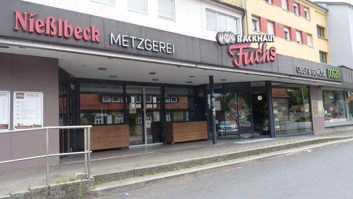 Wohnumfeld kl. Einkaufszeile.JPG