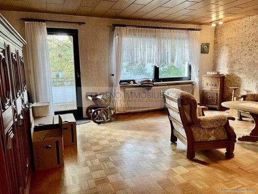 Wohnraum mit Balkonzugang