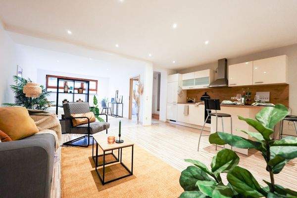 Wohnzimmer mit Essbereich