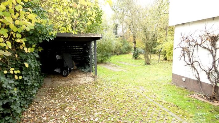 seitliches Carport