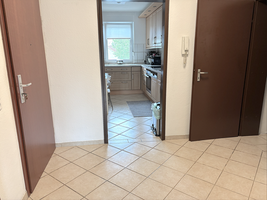 Flur mit Blick in die Küche