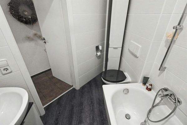 Badezimmer Ansicht 02