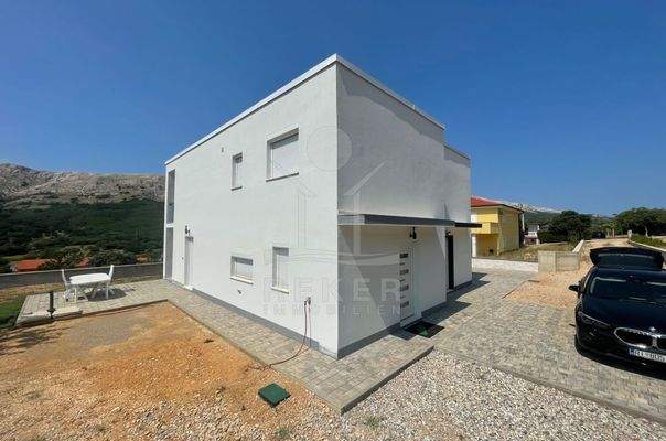 Moderne Ästhetik zeichnet die Doppelhaushälfte aus