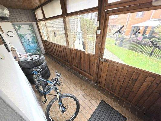 Überdachte Terrasse EG