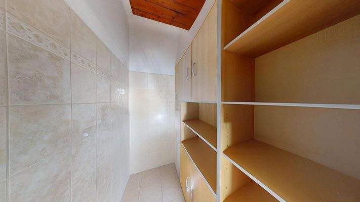 Lagerraum mit Einbauschrank