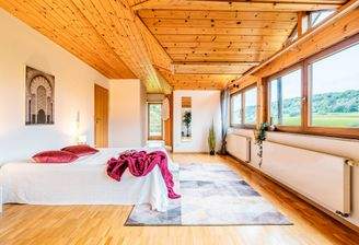 Dachgeschoss - Zimmer mit Ankleide, Balkon und Weitblick