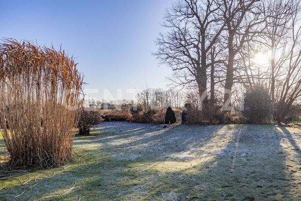 Wunderschöne, unverbaute Weitsicht über die Wiesen