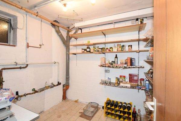 Vorratsraum im Keller