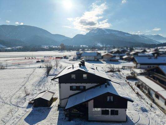 Außenansicht mit Bergblick 