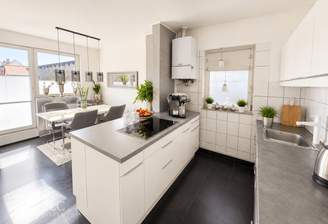 Mit einer schönen Kochinsel (Wohnung 120 m2)