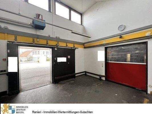 Große Toren für das Be und Entladen