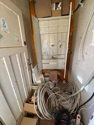 in Vorbereitung befindliche neue Elektroanlage.jpg