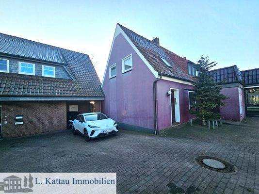 zwei Häuser auf einem Grundstück