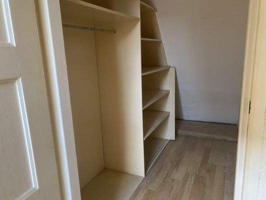 Kleiderschrank im OG