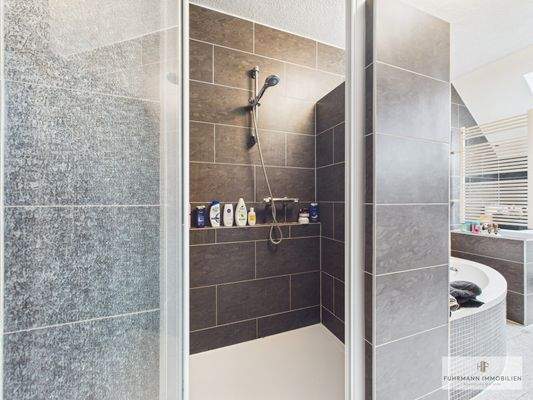 großes Badezimmer 2. OG