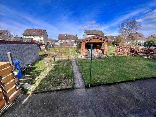 Großes Grundstück zum Spielen