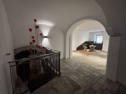 Eingangsbereich mit altem Gewölbe