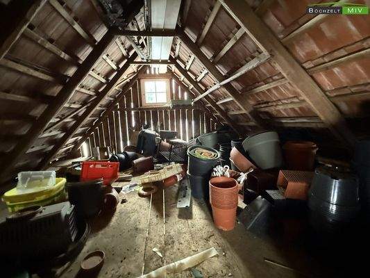 Lagerraum ober Carport